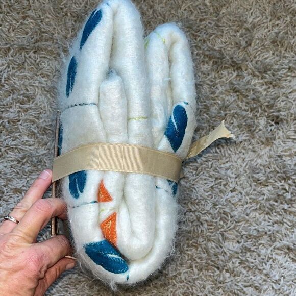 New Pier 1 Imports Embroidered Floral Birds Wool Blend Decorative Throw 50" x 60 - Picture 6 of 9